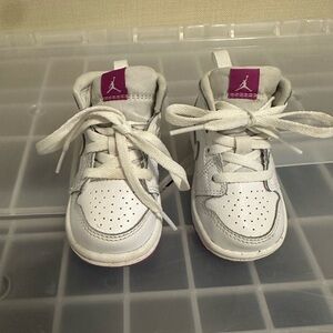 4C Jordan 1 Kids White and Pink Sneakers